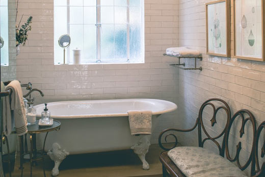 A Vintage-Looking Bathroom in Ahuntsic-Cartierville  - TBL Construction
